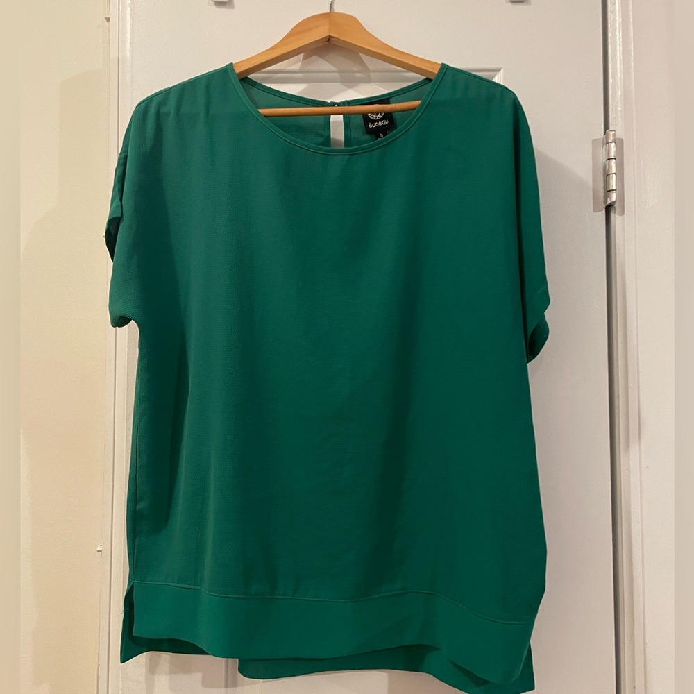 Green short sleeved blouse
